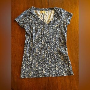VINTAGE Hollister Blue and White Patterned V-Neck Tee